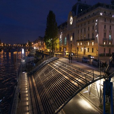 Escalinata pública en París, Francia