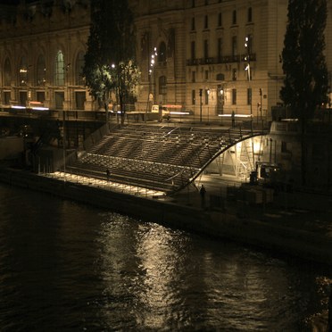 Escalinata pública en París, Francia