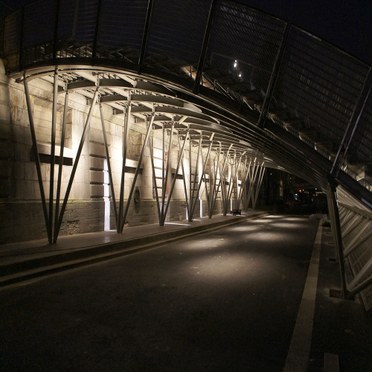 Escalinata pública en París, Francia