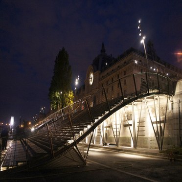 Escalinata pública en París, Francia