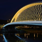 El Puente de Troja en República Checa ya se refleja sobre el río Moldaba